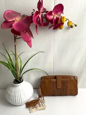 WOMEN'S KANE M GENUINE LEATHER BROWN WALLET~NEW WITH TAGS!